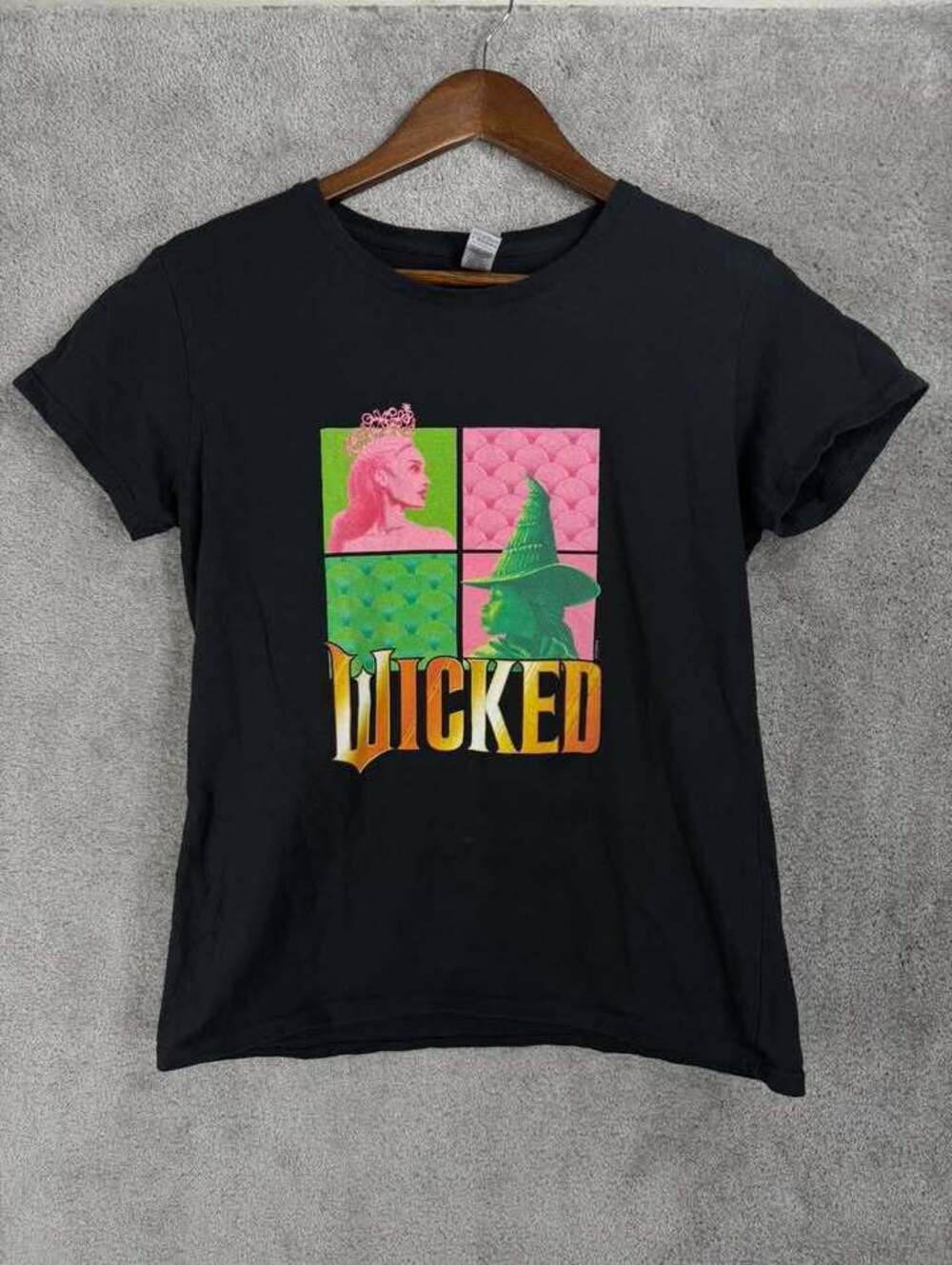 Gildan Wicked The Musical Black Graphic T-Shirt Women's Size Medium
